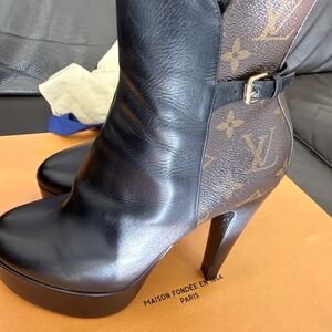 Louis Vuitton Monogram Black and Brown Heeled Boots size 6